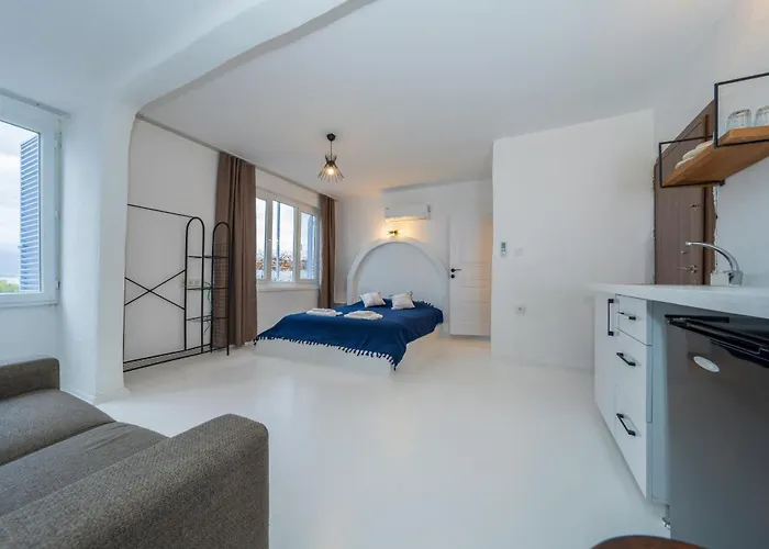 Mai By Downtown * Φετιγιέ